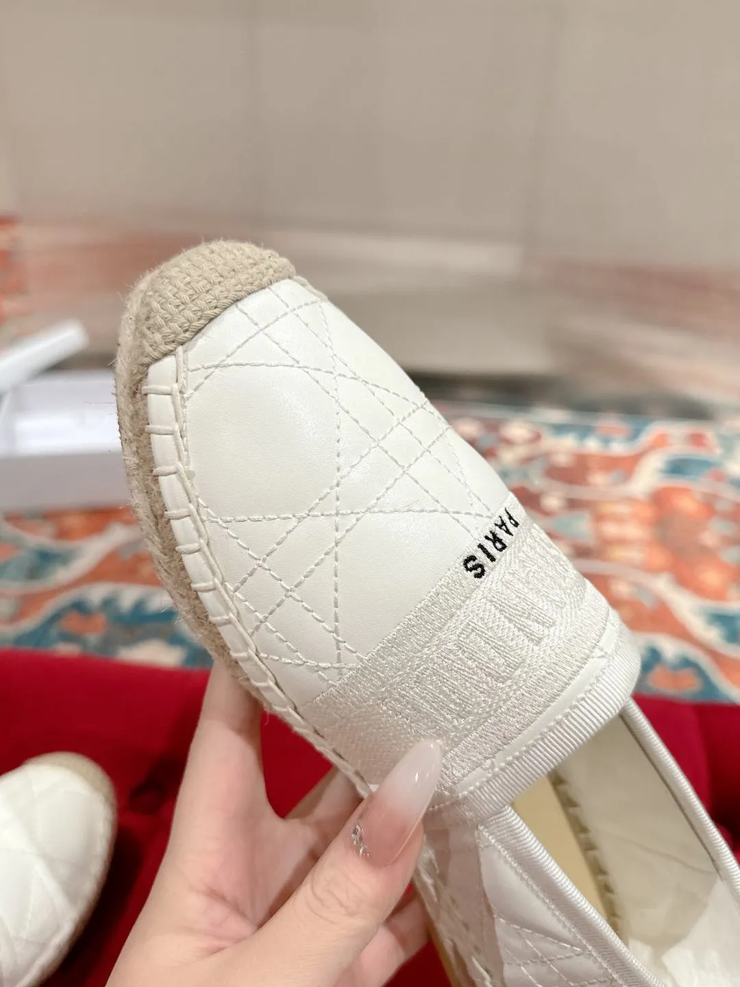 👟👟Ex-factory price 460👟👟 Dior DIOR's new popular early spring fisherman shoes 🆕 Simple, elegant and fashionable, timeless and timeless, it is a classic that will never fade away in the fashion circle, retro fisherman shoes. Original hand-woven surface, electric embroidery technology! Specific cloth surface and rubber outsole. Code number: 35-39 (40.41 customized, non-refundable)